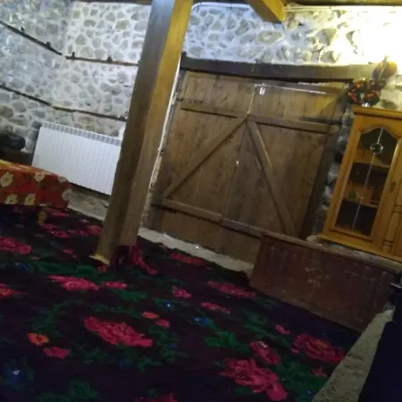Велеви Къщи Rozhen