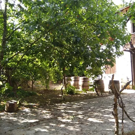 Велеви Къщи