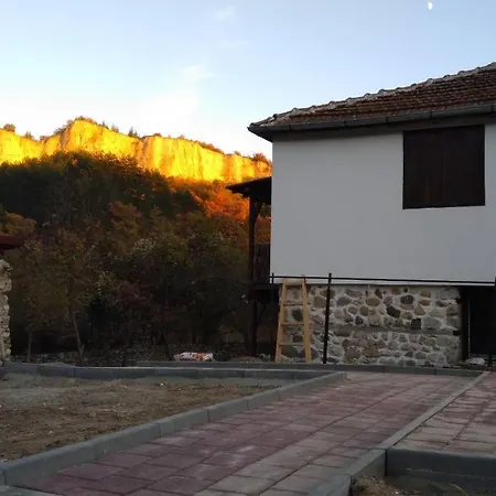 Велеви Къщи Holiday home *